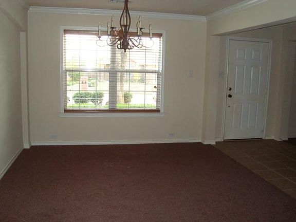 4th image of 9017 Holliday Ln