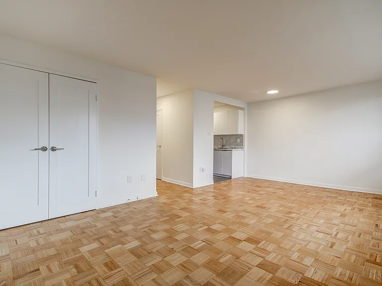 1833 Bayview Ave — Photo 16