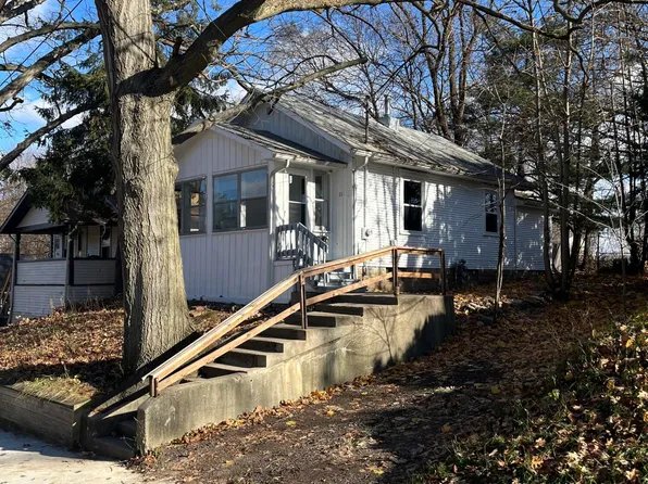 1105 McCullough St, Lansing, MI 48912