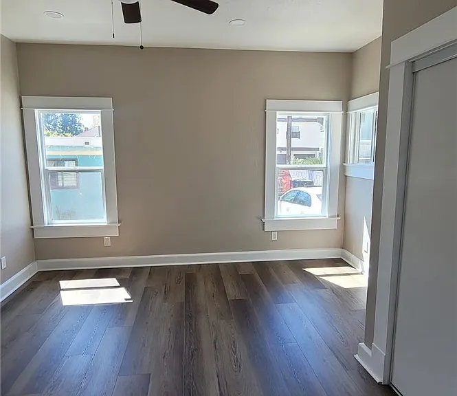 324 E Walnut St — Photo 6