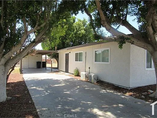 3 bed, 936 sqft, $1,750 — Photo 2