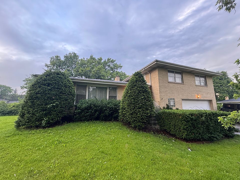 2nd image of 10 E Leon Ln