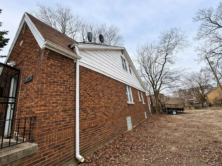 18095 Goulburn Ave #B — Photo 12