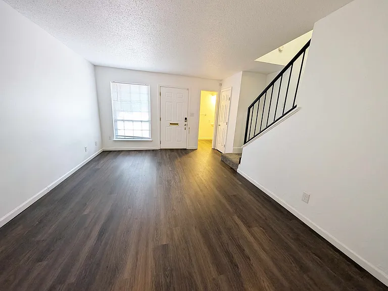 3827 N Harvard Ave — Photo 3