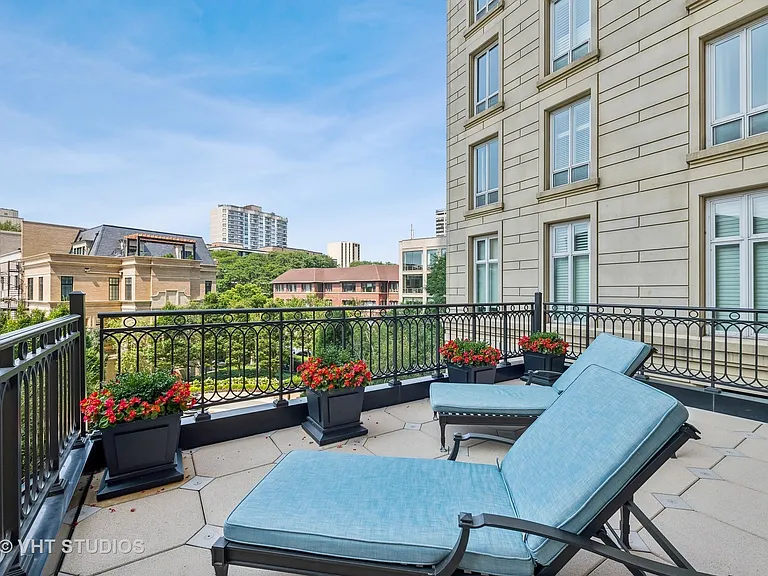 2550 N Lakeview Ave #S204 — Photo 14