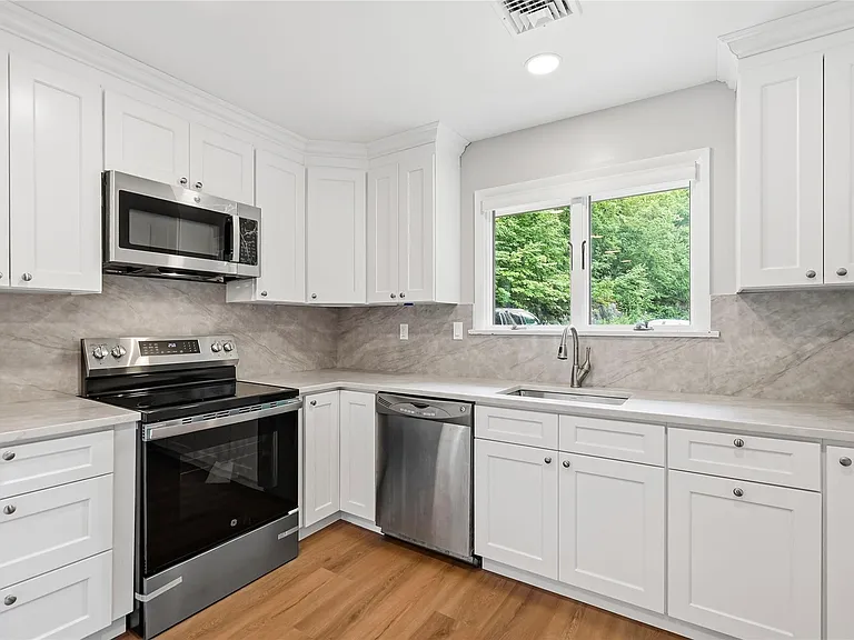 35 Quincy Ct S — Photo 2