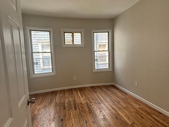 3rd image of 843 S 18th St Floor 2