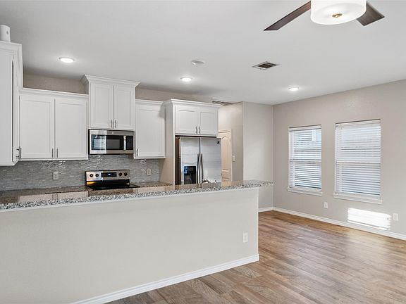 4th image of 16928 Kempwood