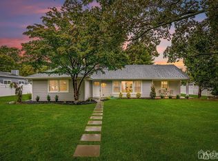 87 Apple Farm Rd, Red Bank, NJ 07701