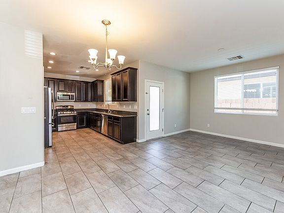 5th image of 9353 Pearblossom Sky Ave