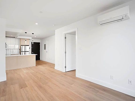 4th image of 23-33 Astoria Blvd #5B
