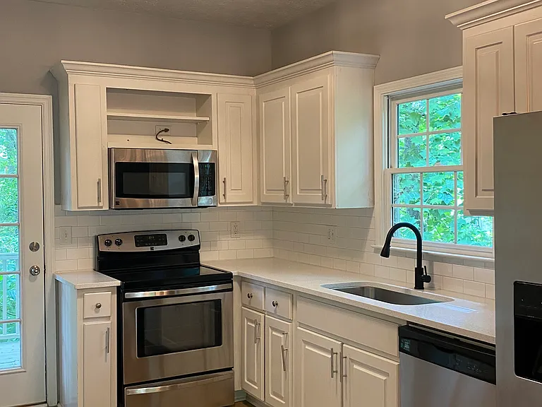 3625 Riviera Dr — Photo 10