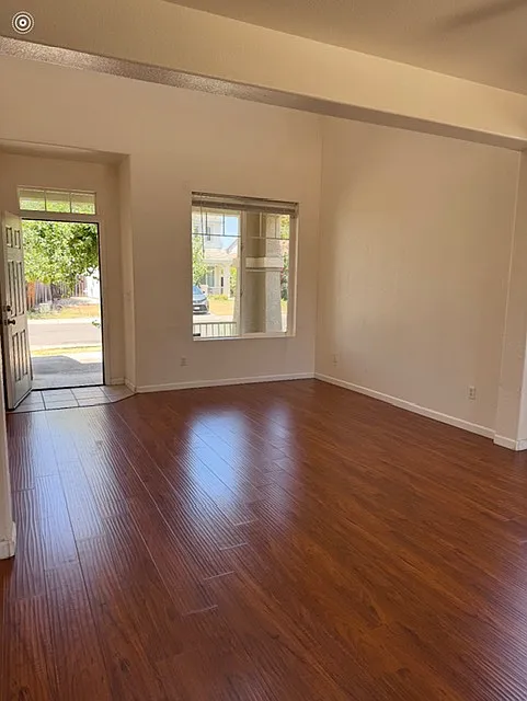 4 bed, 2100 sqft, $2,795 — Photo 2