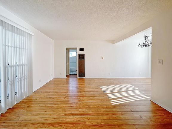 5th image of 1030 W Huntington Dr #10