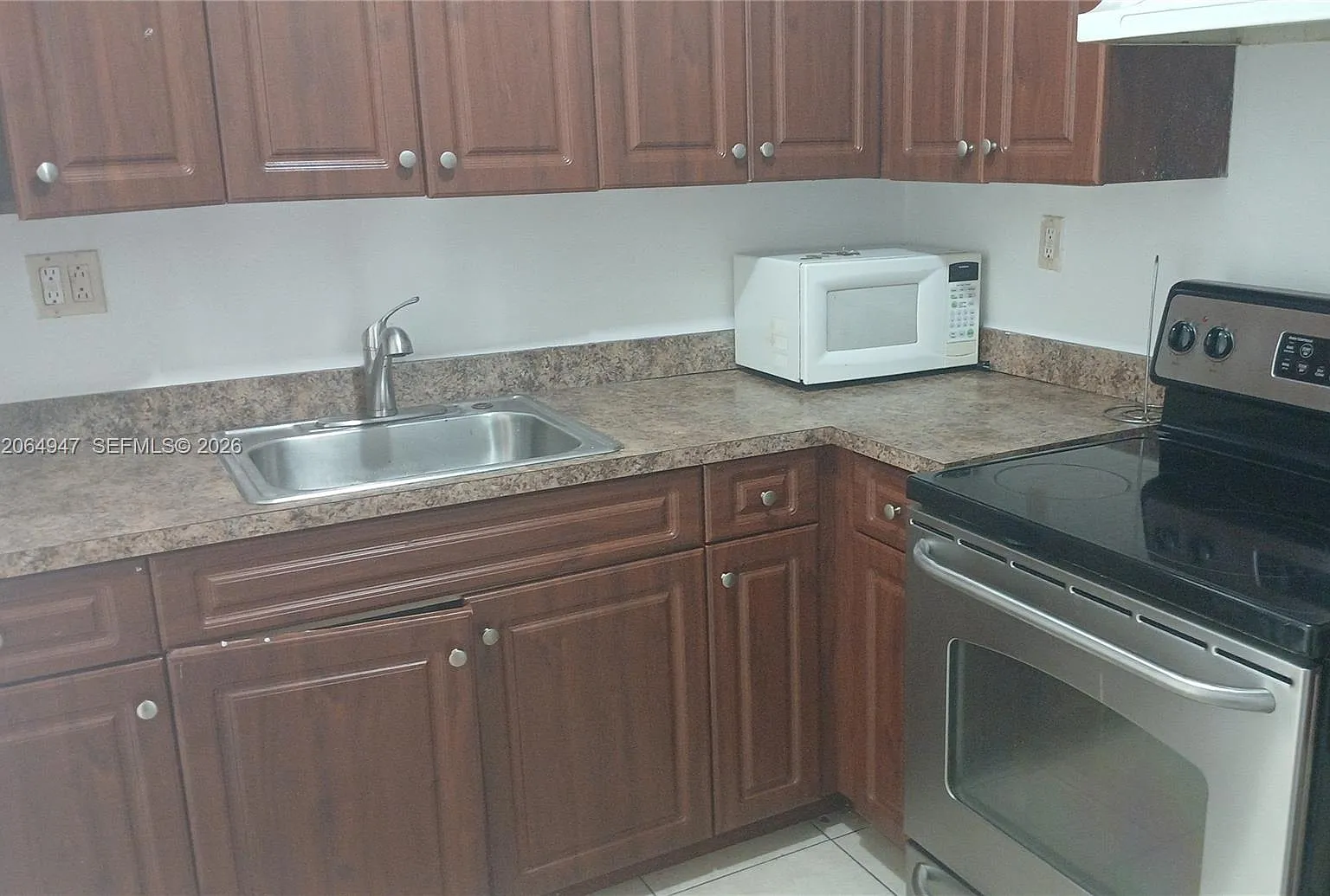 2 bed, 2.0 bath, 1100 sqft, $1,800 — Photo 2