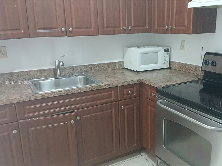 3610 NW 21st St #313 — Photo 2