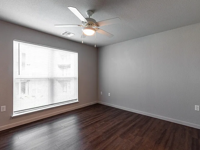 Juniper Pointe Apartments — Photo 17