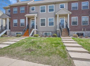 1985 Clover Ridge Dr, Chaska, MN 55318