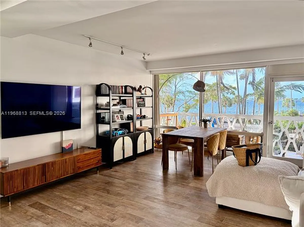 Building Photo - 1430 Brickell Bay Dr #205