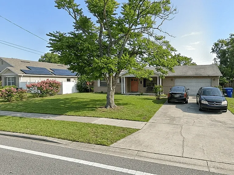 2049 N Normandy Blvd — Photo 2