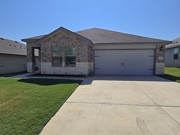 2nd image of 2306 Aylesbury Dr