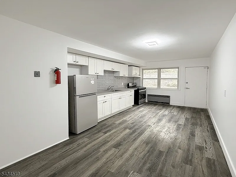 1 bed, 1.0 bath, $1,900 — Photo 2