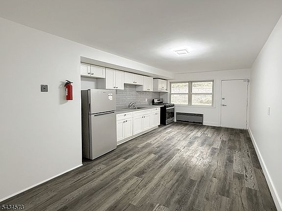 2nd image of 16 Clark Ter APT 3