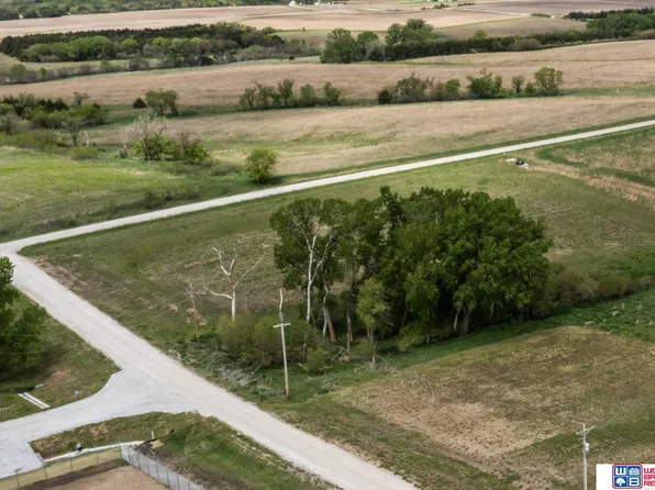 11 Elsey Ln, Palmyra, NE 68418