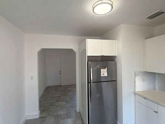 3rd image of 500 NW 35th St APT 5