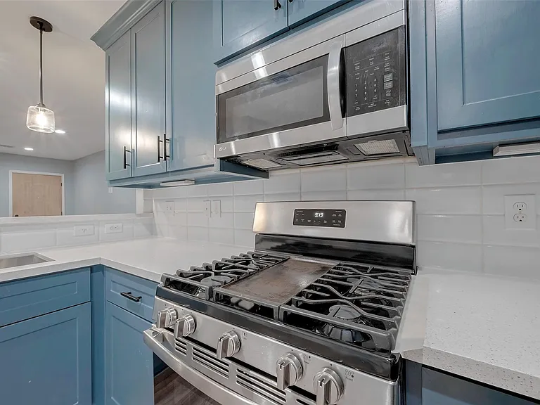 6322 Victoria St — Photo 15