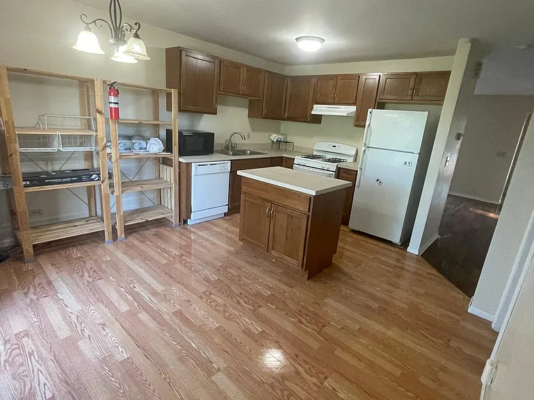 1151 Brockton Ct — Photo 6