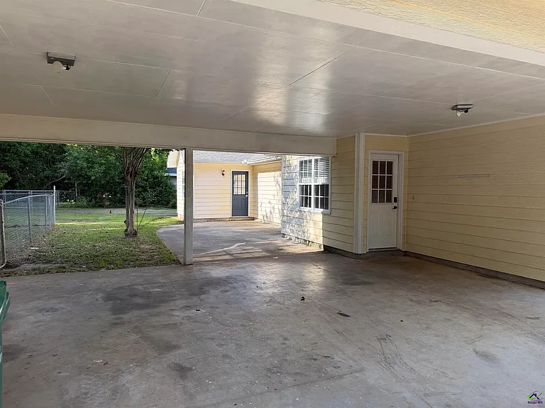 107 Barrington Pl N — Photo 15