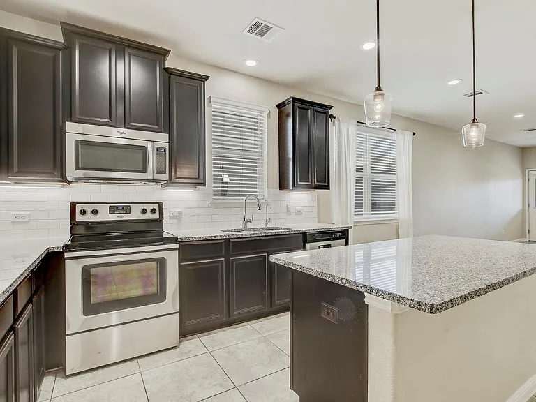 356 Quarry Ln — Photo 9