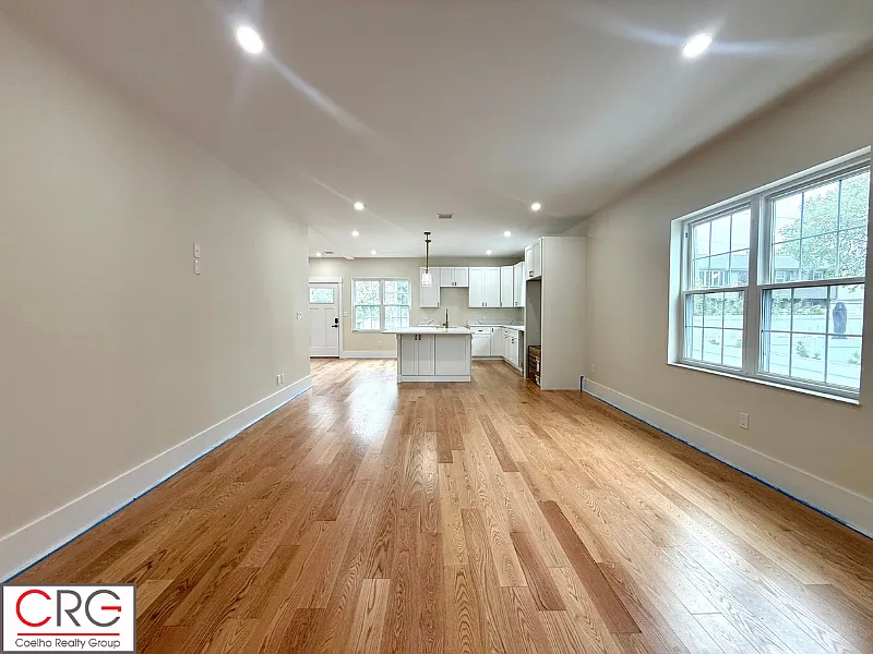 4 bed, 3.5 bath, 2581 sqft, $6,000 — Photo 2