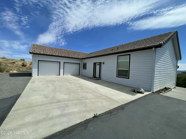 8907 Scenic Dr, Yakima, WA 98908