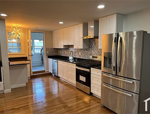 2nd image of 808 Salem St Floor 3