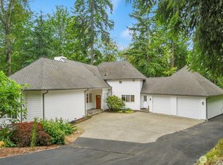 25043 SE Mirrormont Blvd, Issaquah, WA 98027