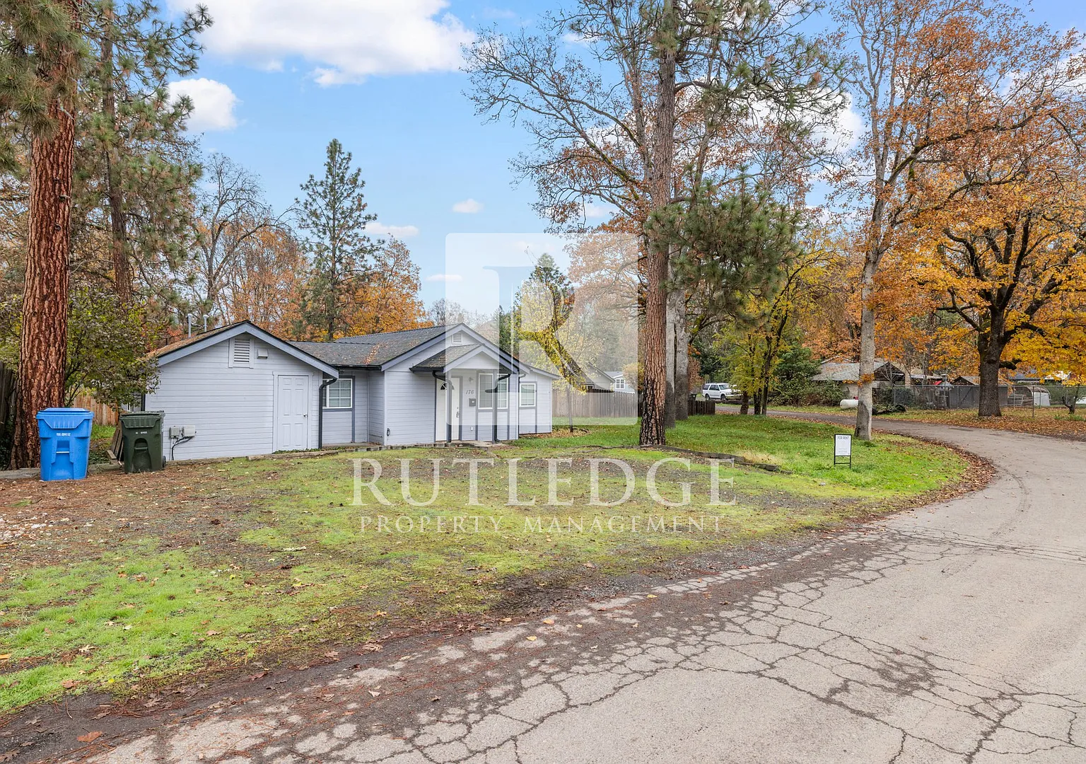 176 Mallory Ln — Photo 3