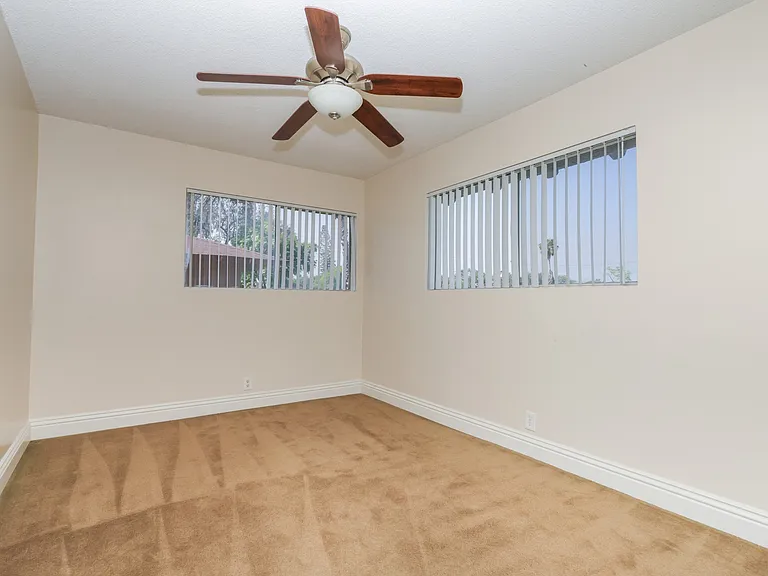 Silverwood Apartments (538,550,562) — Photo 7