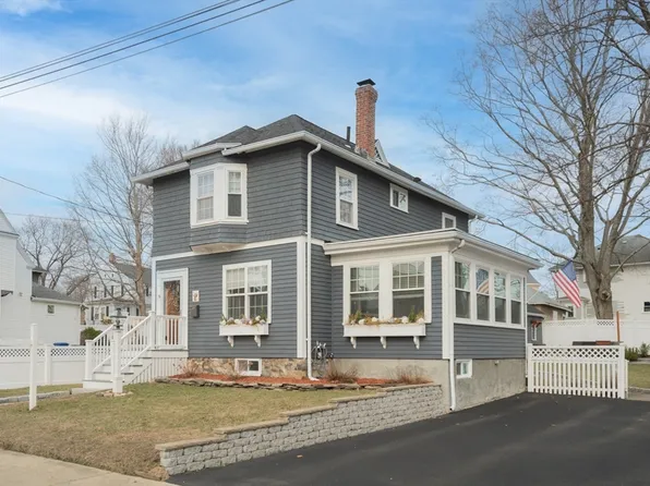 9 Grand St, Reading, MA 01867