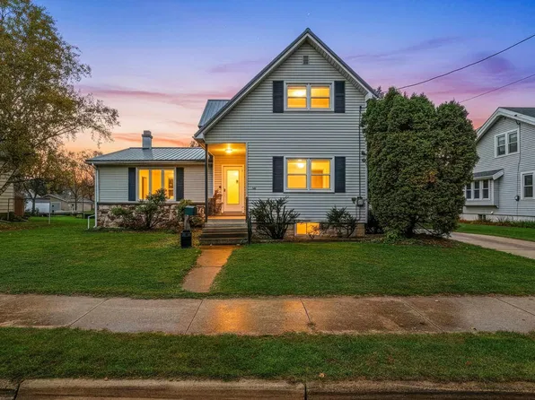 137 Dewey St, Brillion, WI 54110