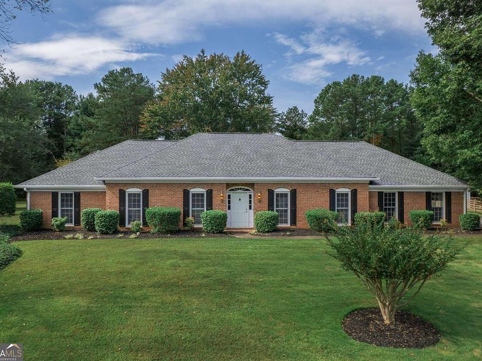 1st image of 365 Saddle Creek Cir