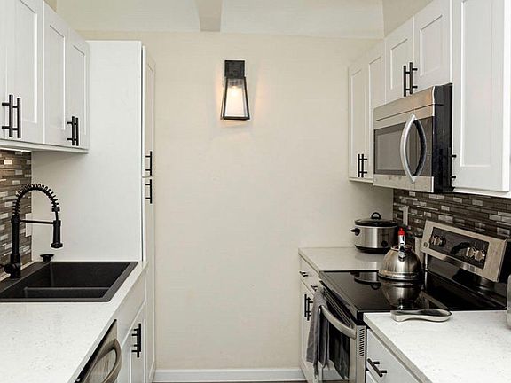 2nd image of 1265 N Race St APT 504