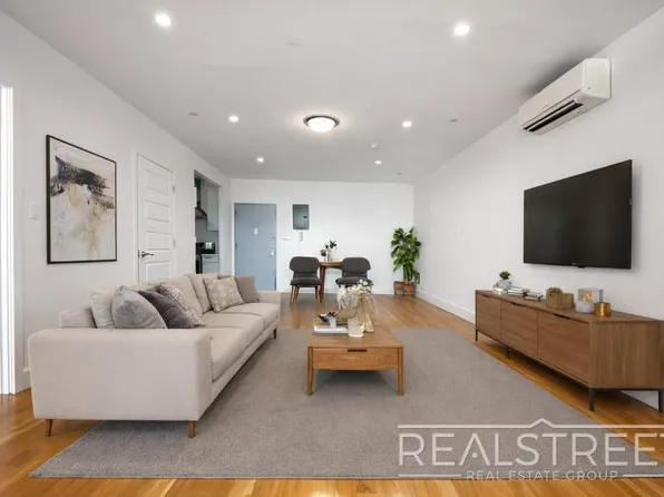 90-02 Queens Boulevard image 1 of 10