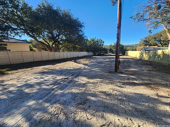 3rd image of 162 Tropical LOT 1