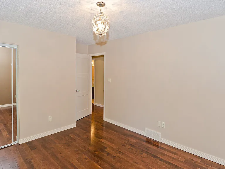 740 Coach Bluff Cres SW — Photo 21
