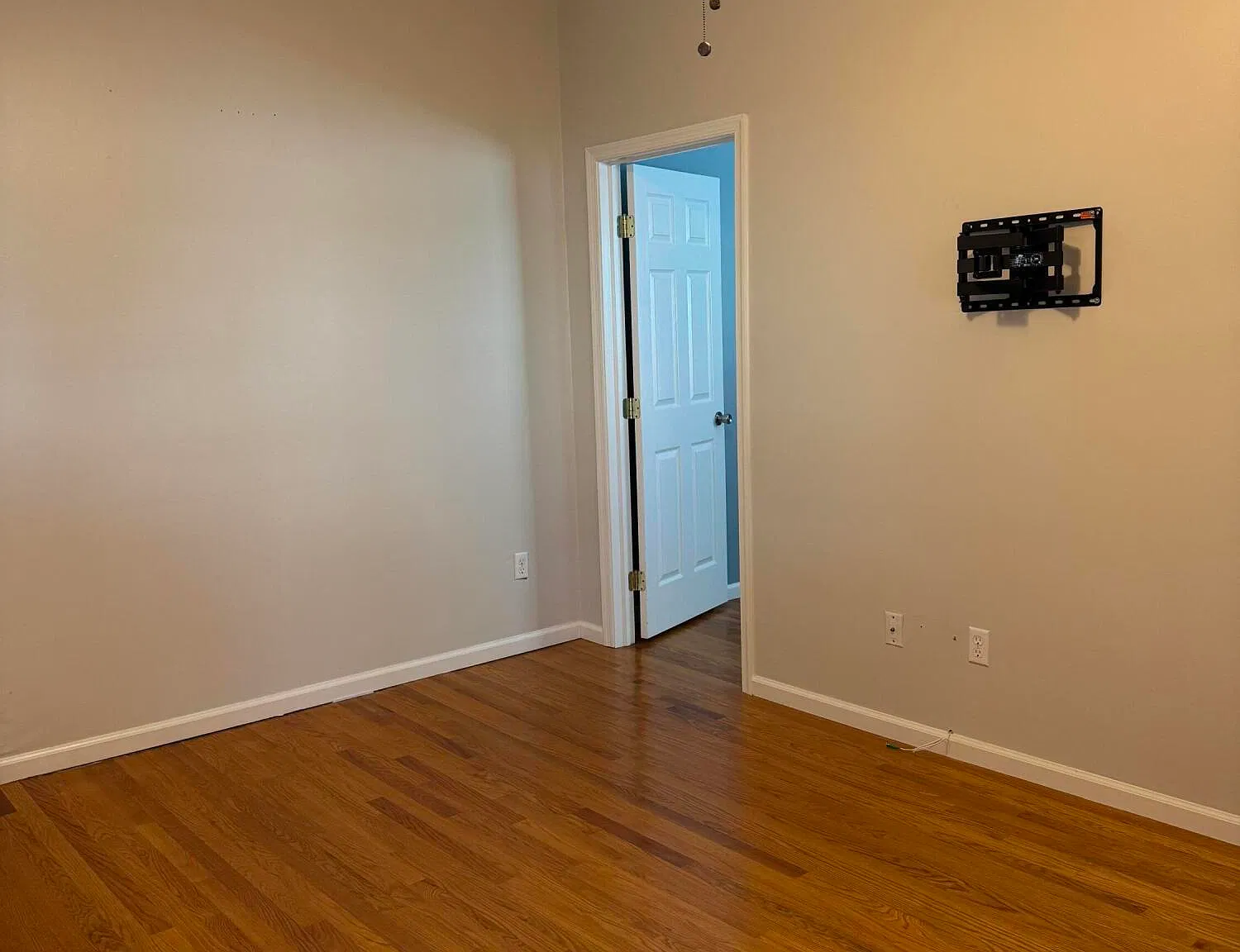 1 bed, 1123 sqft, $2,100 — Photo 4