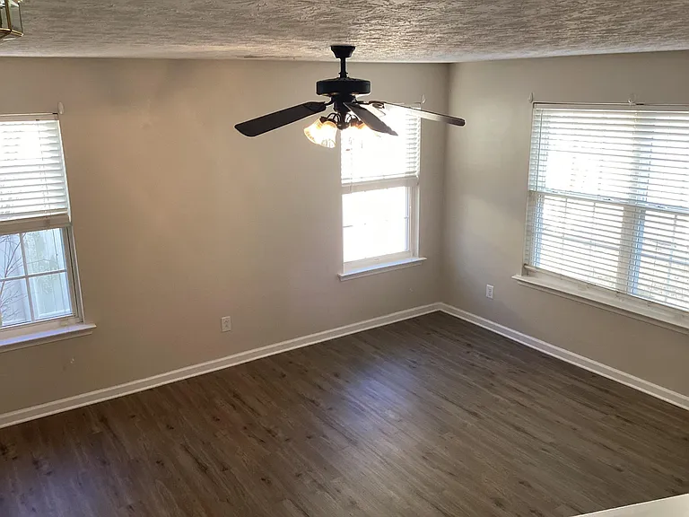 127 Swanee Ln — Photo 16