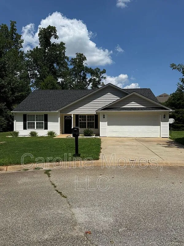 4 bed, 2.0 bath, 1711 sqft, $1,950 — Photo 2