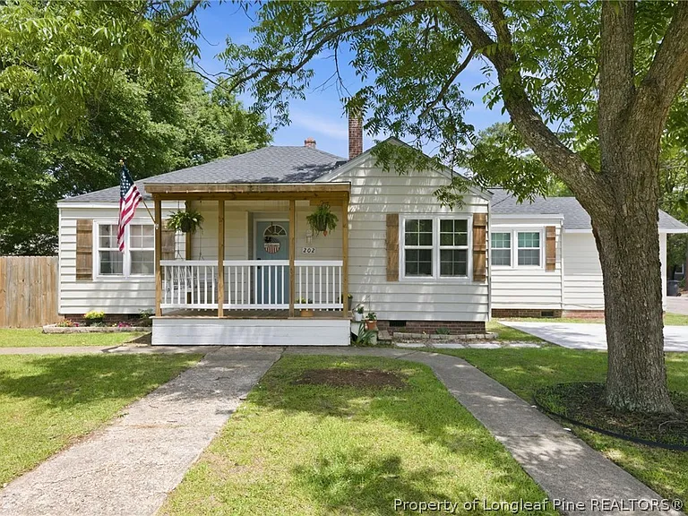 202 N Jackson St — Photo 1